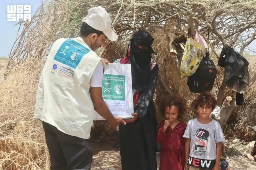 KSrelief Distributes Cartons of Dates in Yemen’s Taiz Governorate